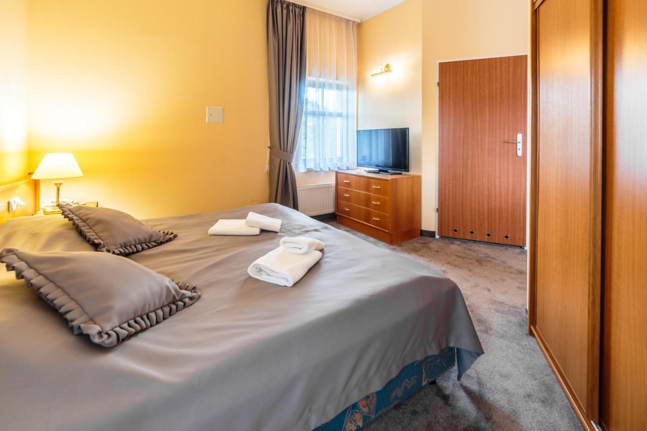 Hotel Fenix Jelenia Gora Luaran gambar