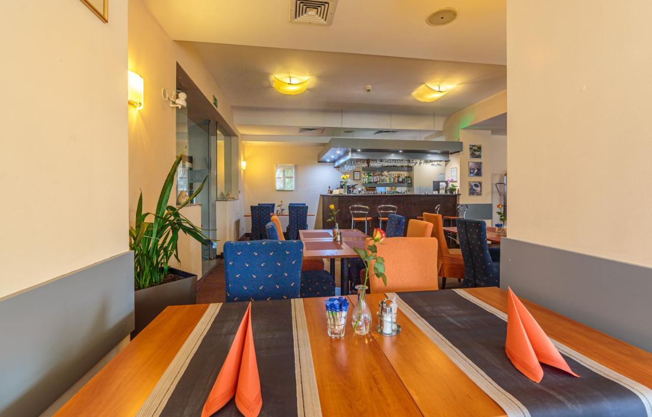 Hotel Fenix Jelenia Gora Luaran gambar
