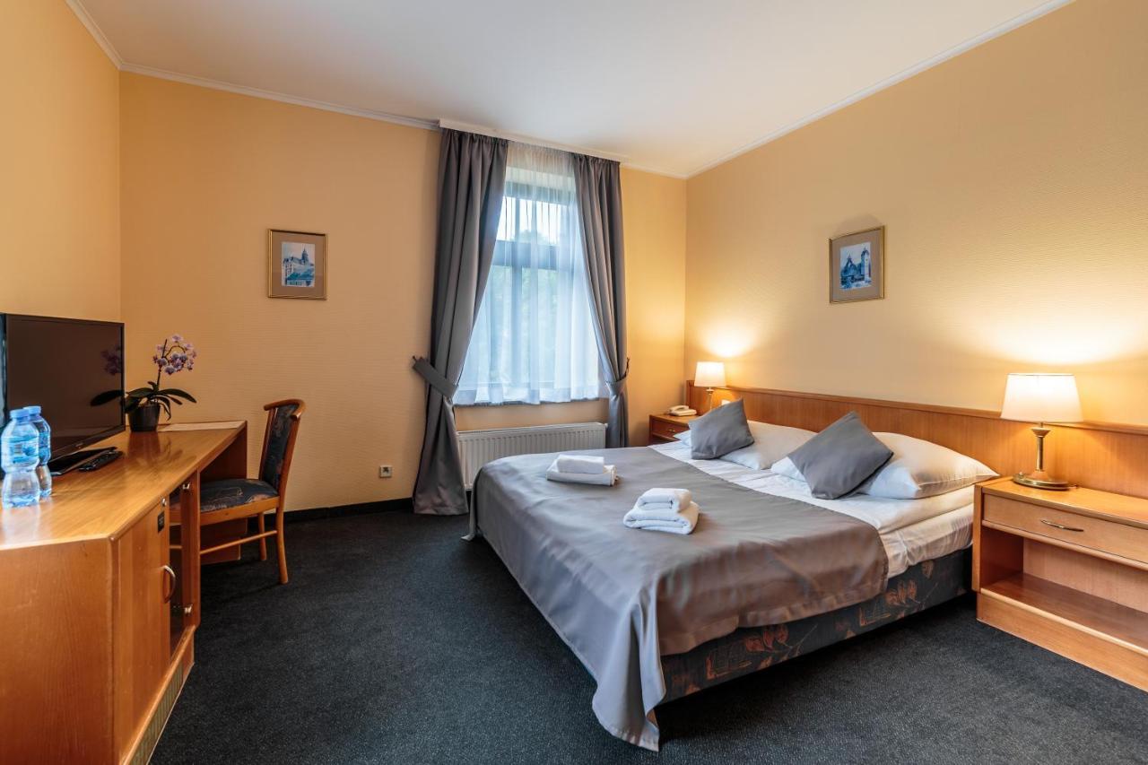 Hotel Fenix Jelenia Gora Luaran gambar