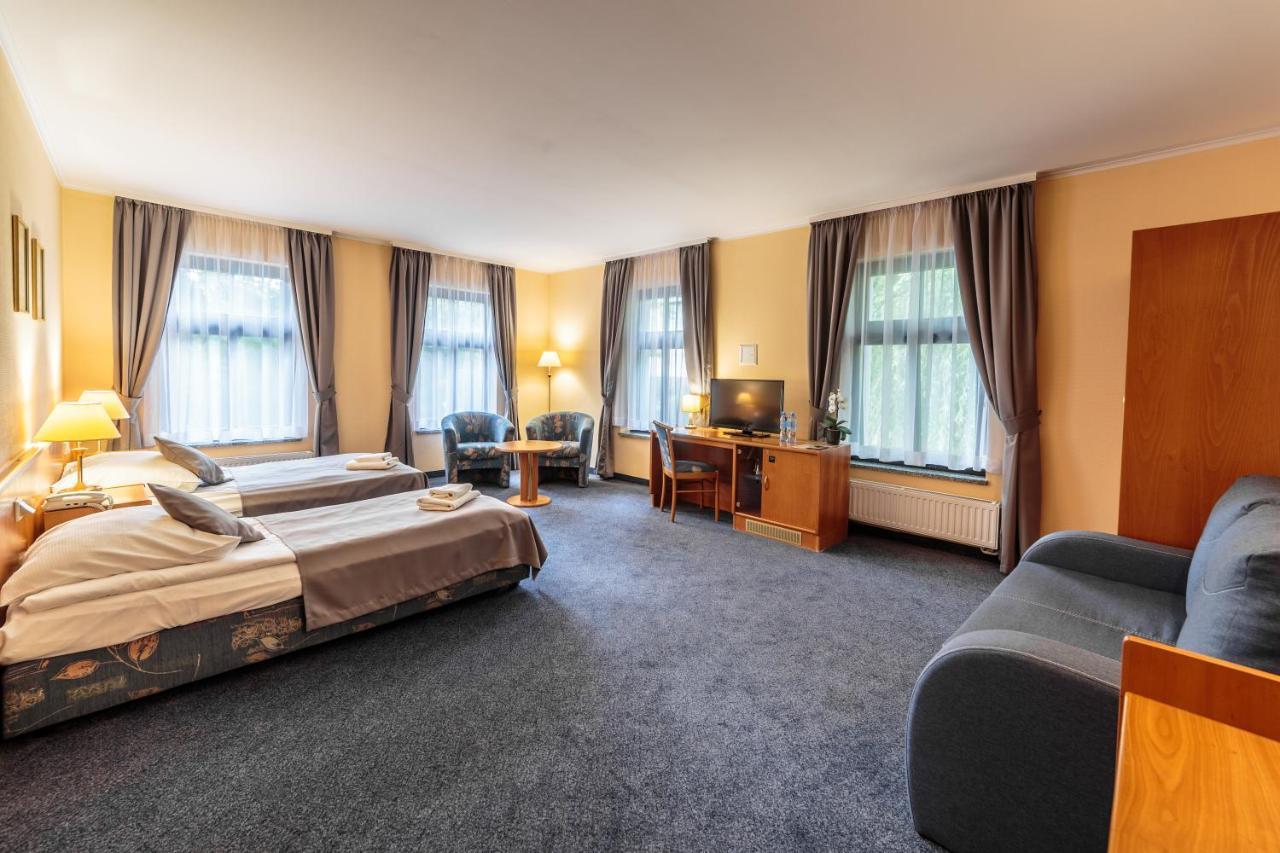 Hotel Fenix Jelenia Gora Luaran gambar