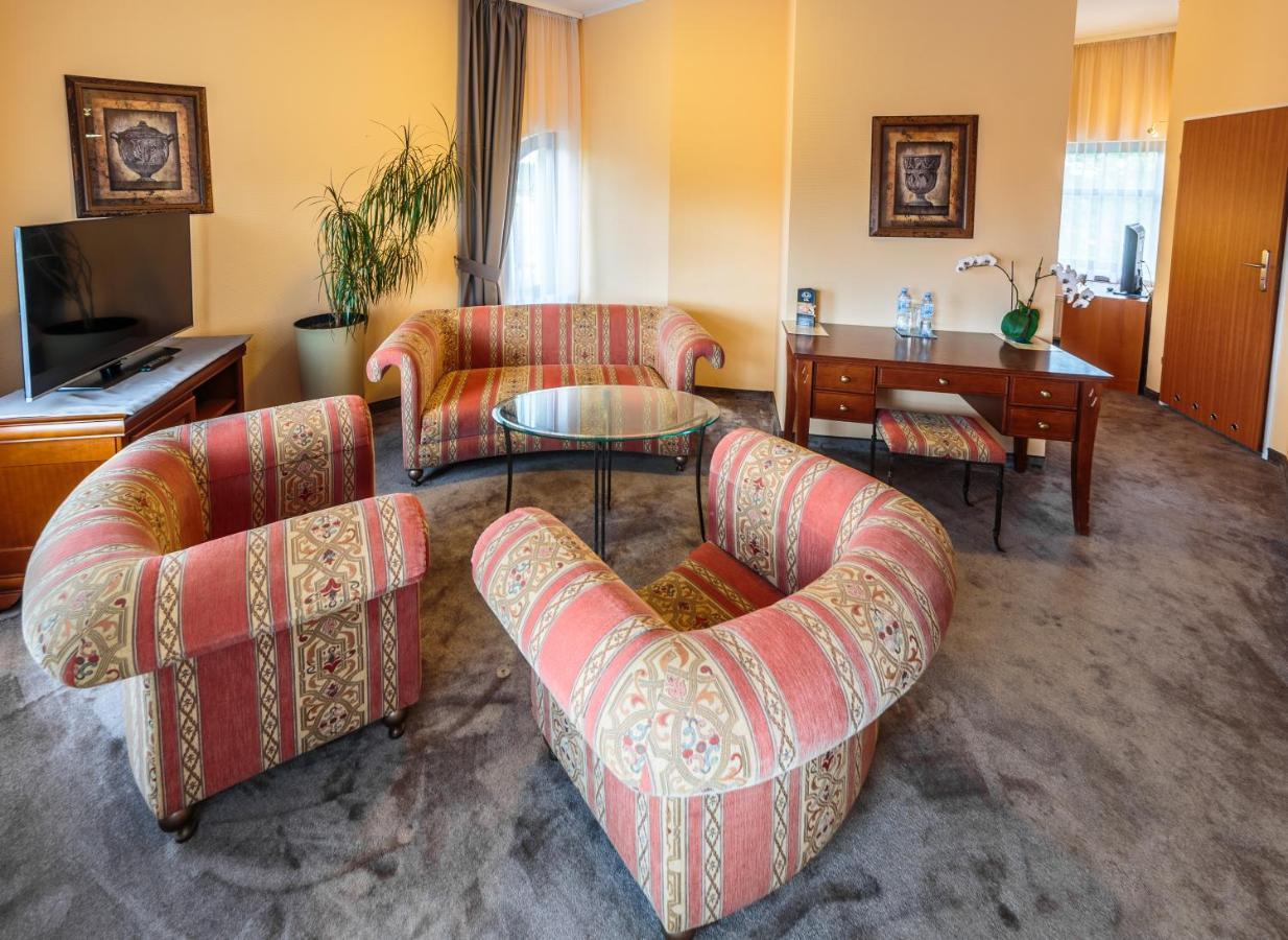 Hotel Fenix Jelenia Gora Luaran gambar