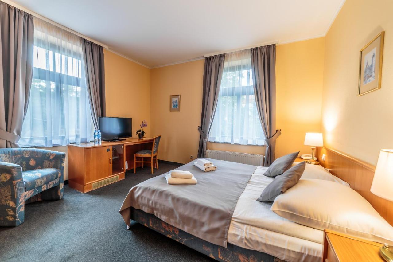 Hotel Fenix Jelenia Gora Luaran gambar