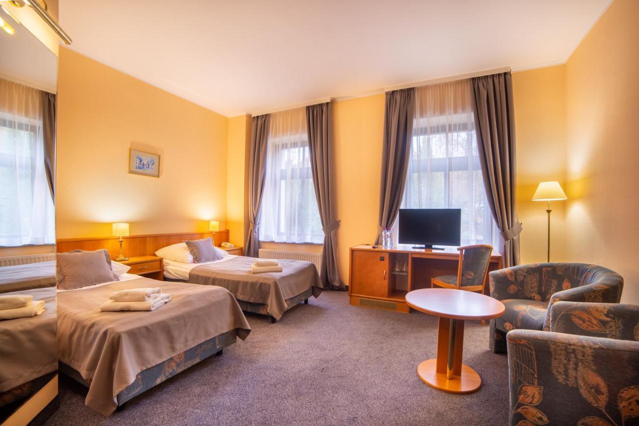 Hotel Fenix Jelenia Gora Luaran gambar